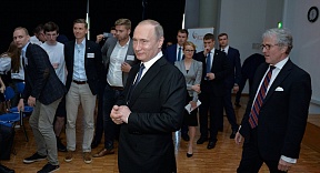 „Wertvolles Zusammenwirken“: Putin bei deutsch-russischem Schüleraustausch in Moskau „Wertvolles Zusammenwirken“: Putin bei deutsch-russischem Schüleraustausch in Moskau