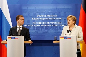 Pressekonferenz von Bundeskanzlerin Merkel und dem russischen Präsidenten Medwedew anlässlich der deutsch-russischen Regierungskonsultationen Pressekonferenz von Bundeskanzlerin Merkel und dem russischen Präsidenten Medwedew anlässlich der deutsch-russischen Regierungskonsultationen