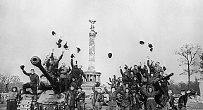 Erklärung der ständigen OSZE-Vertreter der Republik Armenien, Republik Weißrussland, Republik Kasachstan, Kirgisischen Republik, der Russischen Föderation, Republik Tadschikistan, Turkmenistans, Republik Usbekistan anlässlich des 71. Jahrestags des Sieges Erklärung der ständigen OSZE-Vertreter der Republik Armenien, Republik Weißrussland, Republik Kasachstan, Kirgisischen Republik, der Russischen Föderation, Republik Tadschikistan, Turkmenistans, Republik Usbekistan anlässlich des 71. Jahrestags des Sieges