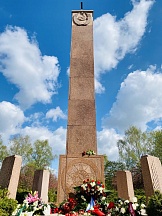 Памятная церемония возложения венков к мемориальным стелам на советских воинских захоронениях в Марцане Памятная церемония возложения венков к мемориальным стелам на советских воинских захоронениях в Марцане