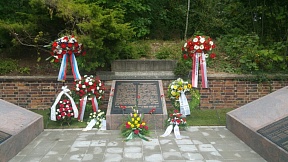 Zur Einweihung der Namenstafeln auf dem sowjetischen Ehrenfriedhof in Elsterwerda, 21. September 2017 Zur Einweihung der Namenstafeln auf dem sowjetischen Ehrenfriedhof in Elsterwerda, 21. September 2017