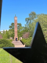 Kranzniederlegung am sowjetischen Ehrenmal in Berlin-Marzahn