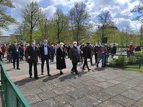 Gedenkzeremonie mit Kranzniederlegung auf sowjetischem Ehrenfriedhof am Bassinplatz in Potsdam Gedenkzeremonie mit Kranzniederlegung auf sowjetischem Ehrenfriedhof am Bassinplatz in Potsdam