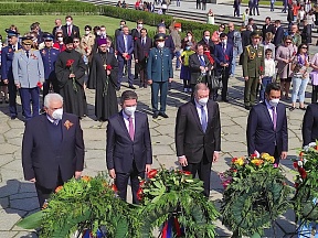 Памятная церемония возложения венков на советском воинском мемориале в Трептов-парке Памятная церемония возложения венков на советском воинском мемориале в Трептов-парке