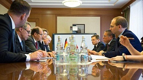 Landwirtschaftsminister Schmidt in Moskau: „Käse statt Krise“ Landwirtschaftsminister Schmidt in Moskau: „Käse statt Krise“