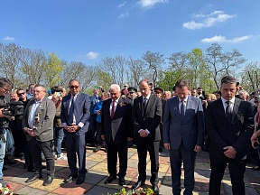 Памятные церемонии возложения венков на советских мемориальных комплексах на «Зееловских высотах» и во Франкфурте-на-Одере 16 апреля 2025 г.